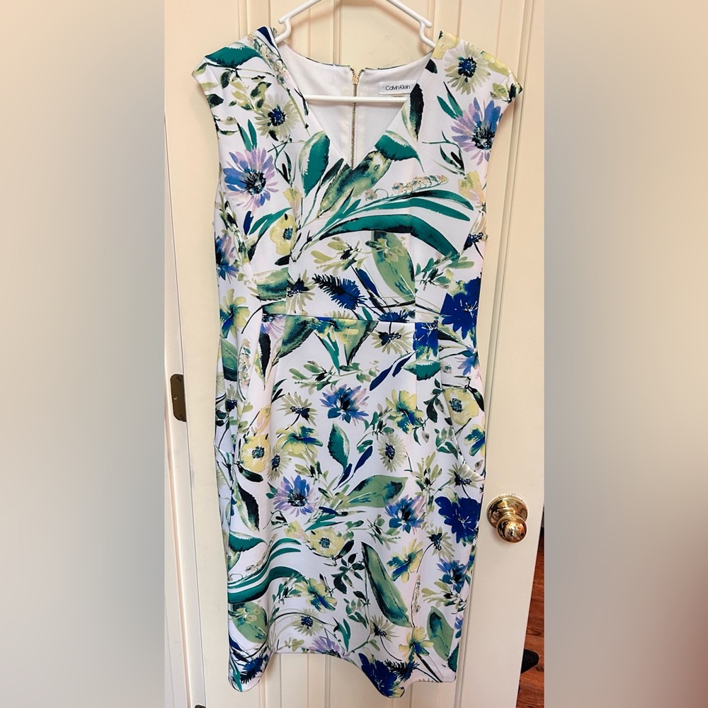 Floral Calvin Klein dress / size 12 / fitted in the right places